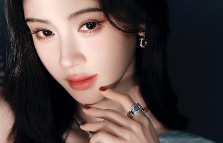 高清·雨巷便利店纪
